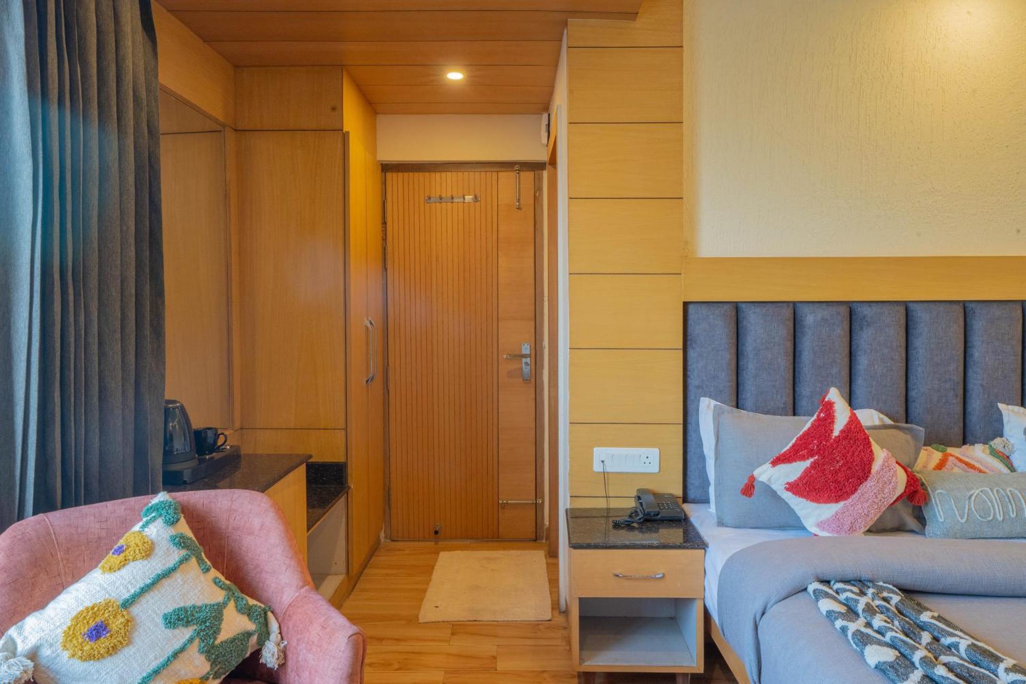 Perfectstayz Premium At Mall Road Mussoorie Kültér fotó