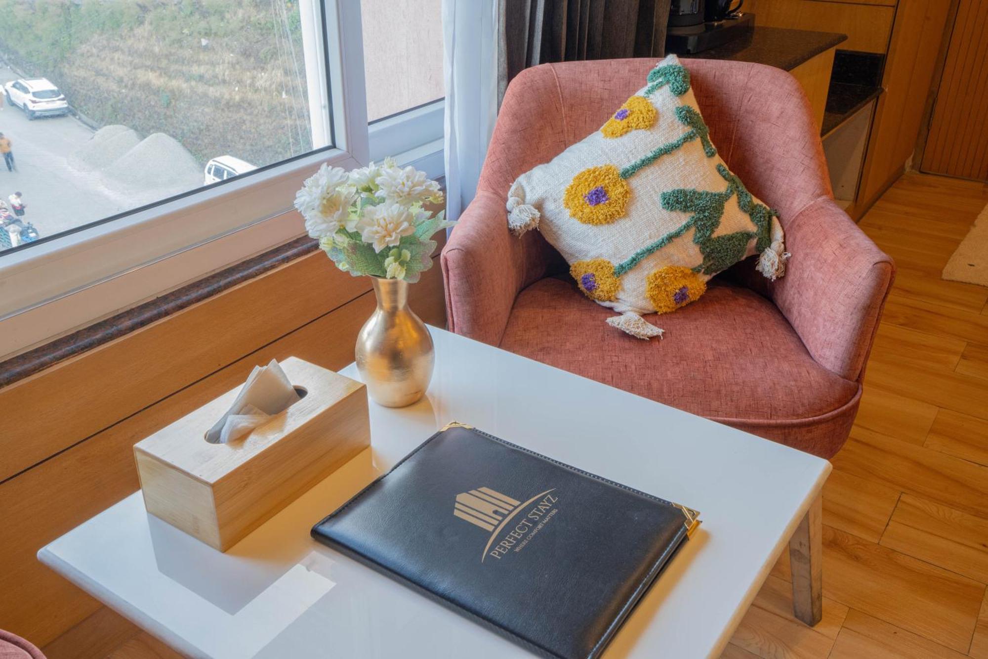 Perfectstayz Premium At Mall Road Mussoorie Kültér fotó