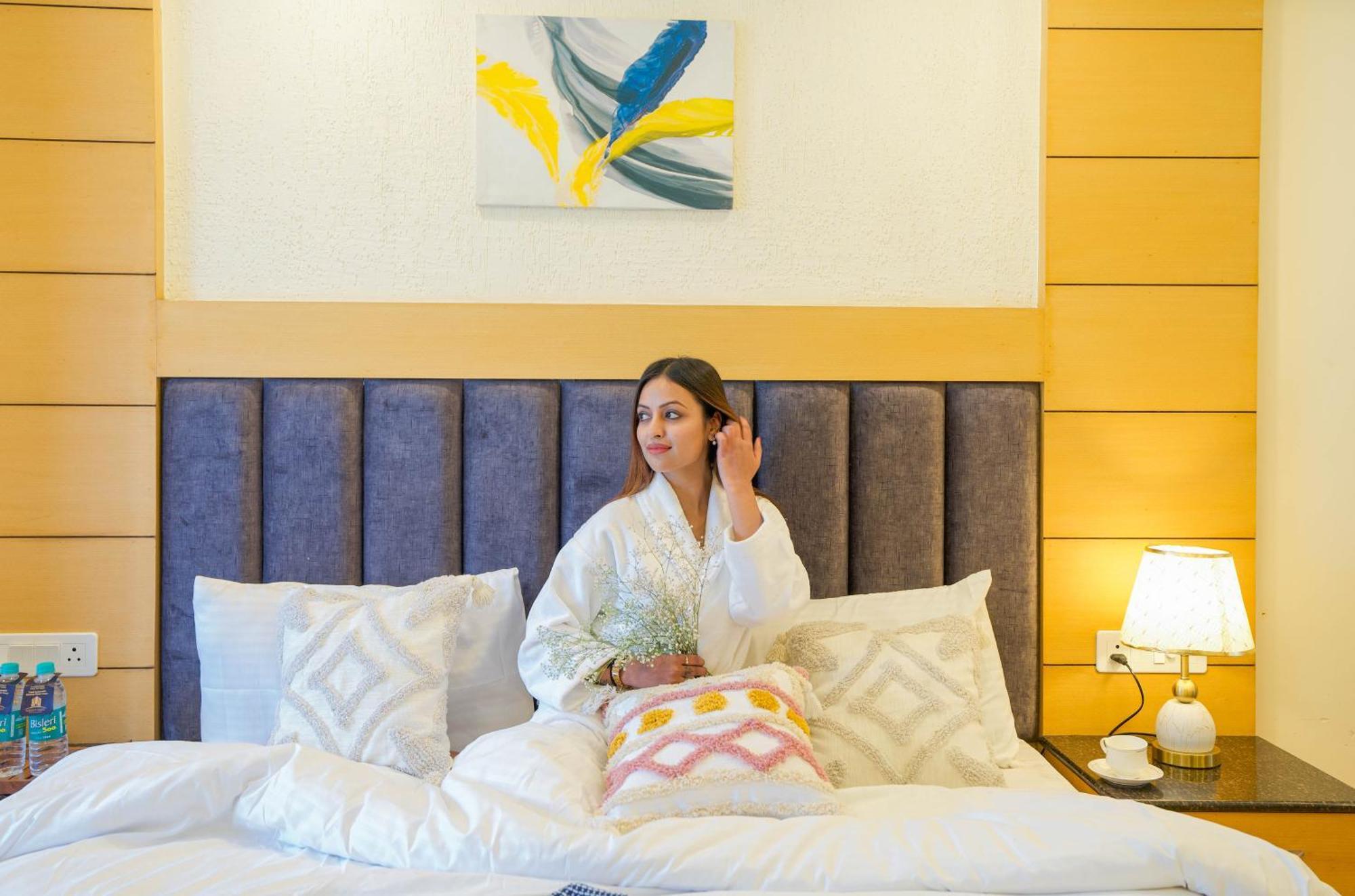 Perfectstayz Premium At Mall Road Mussoorie Kültér fotó