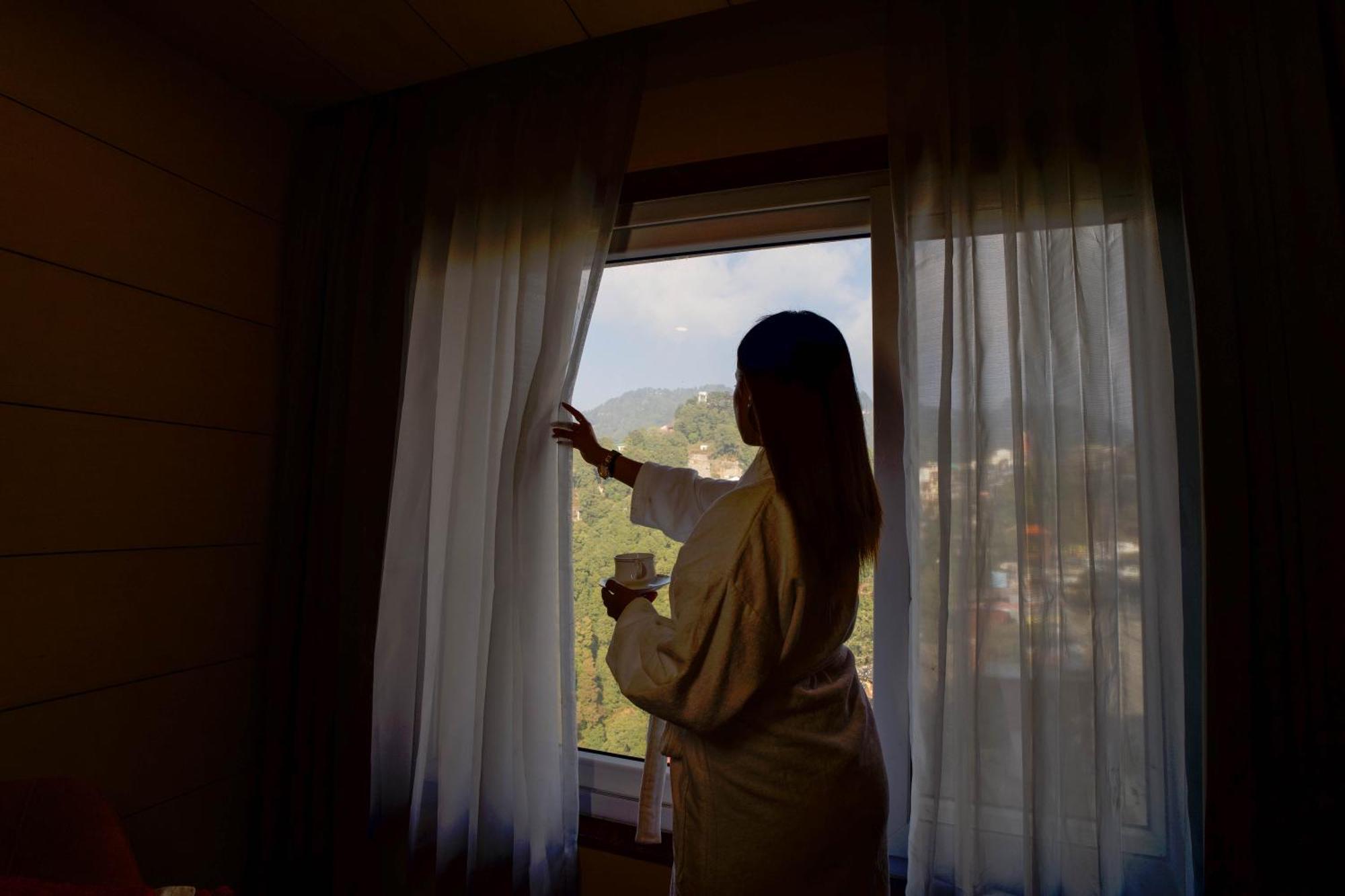 Perfectstayz Premium At Mall Road Mussoorie Kültér fotó